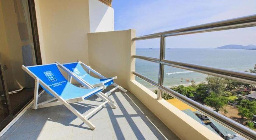 Resort Blue Wave
