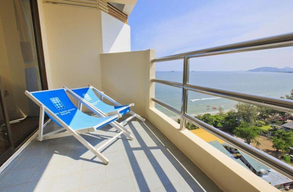 Blue Wave Hua Hin
